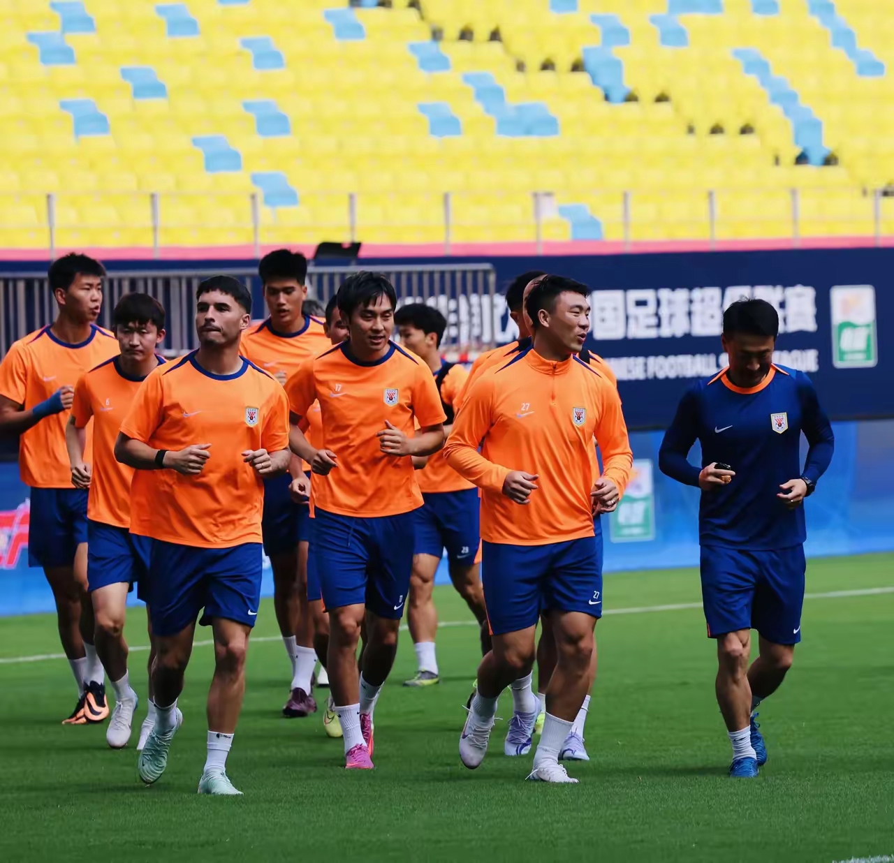 今晨体能课后；山东泰山复出首秀备战CBA季后赛；赛场秩序良好；赛程密集仍需轮换的简单介绍